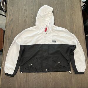 NWOT Guess Black White Colorblock Cropped Windbreaker Raincoat Size M